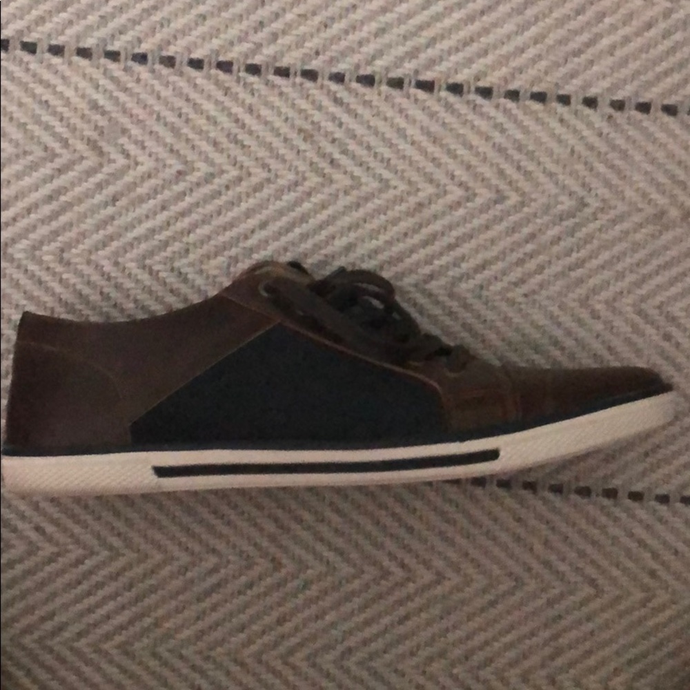 Shoes - Picture 2 of 4